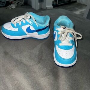 8c blue and white dunks